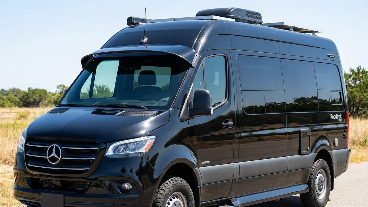 Roadtrek 428 Windscreen Sunvisor - 1