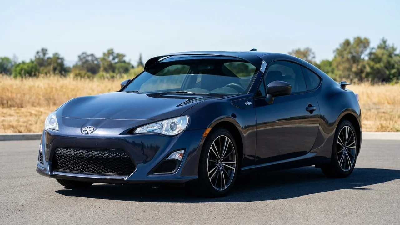 Scion 428 Windscreen Sunvisor - 1