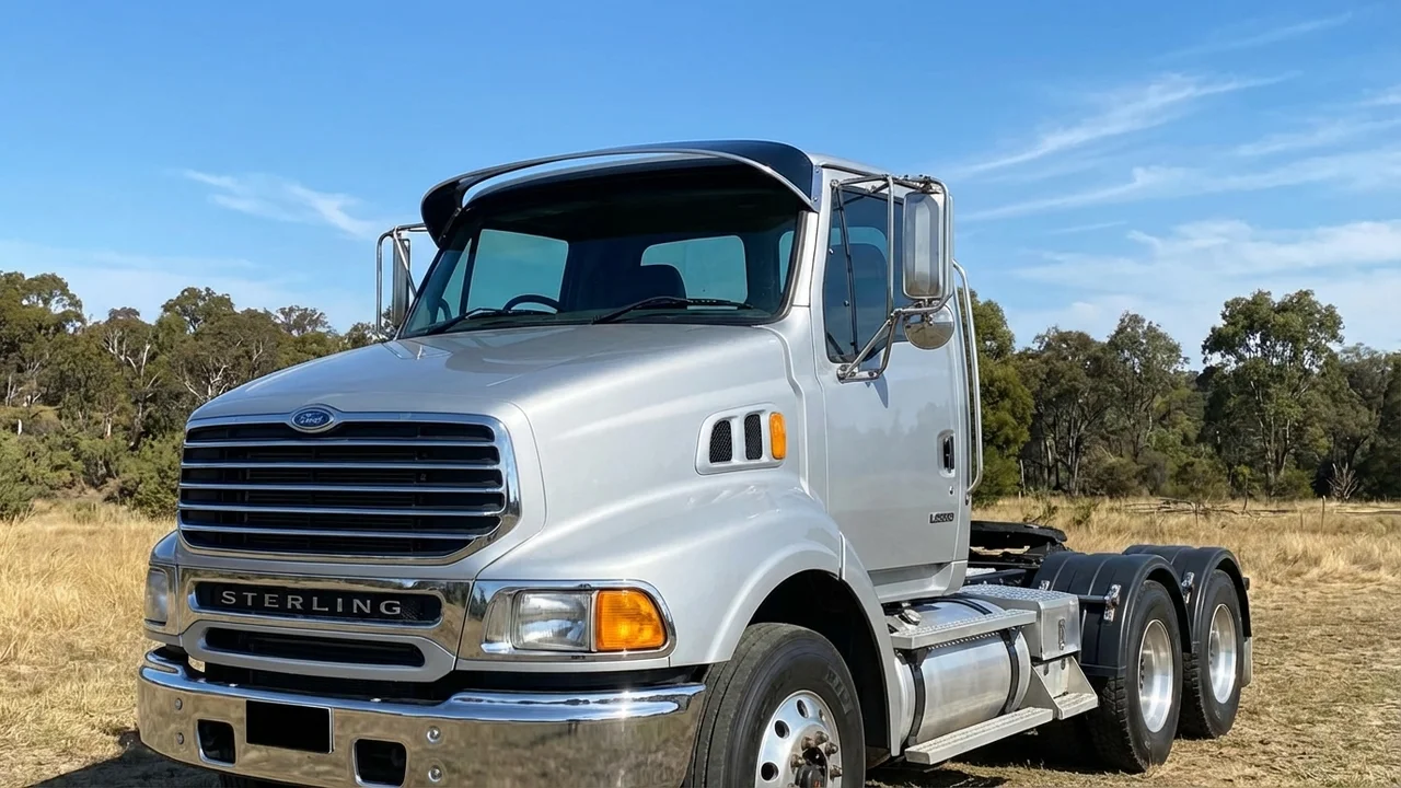 Sterling Truck 428 Windscreen Sunvisor - 1