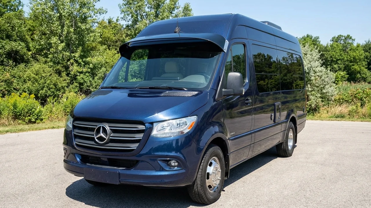 Thor Motor Coach 428 Windscreen Sunvisor - 1