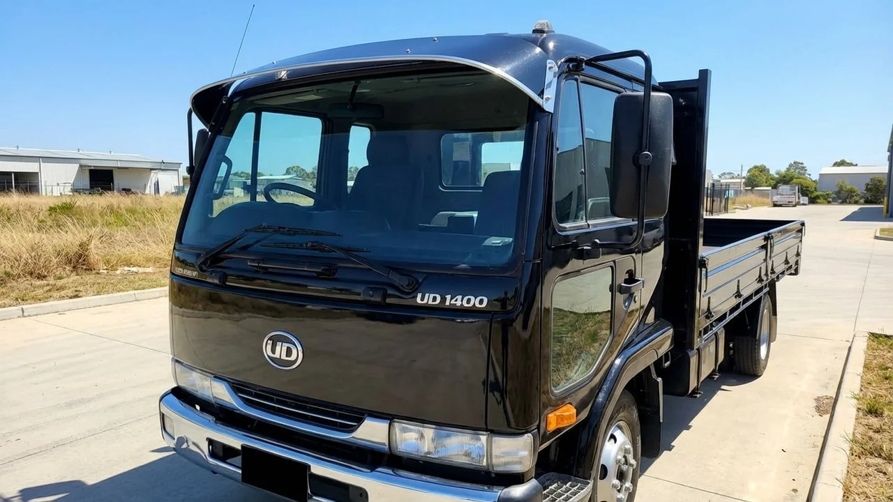 UD 428 Windscreen Sunvisor - 1