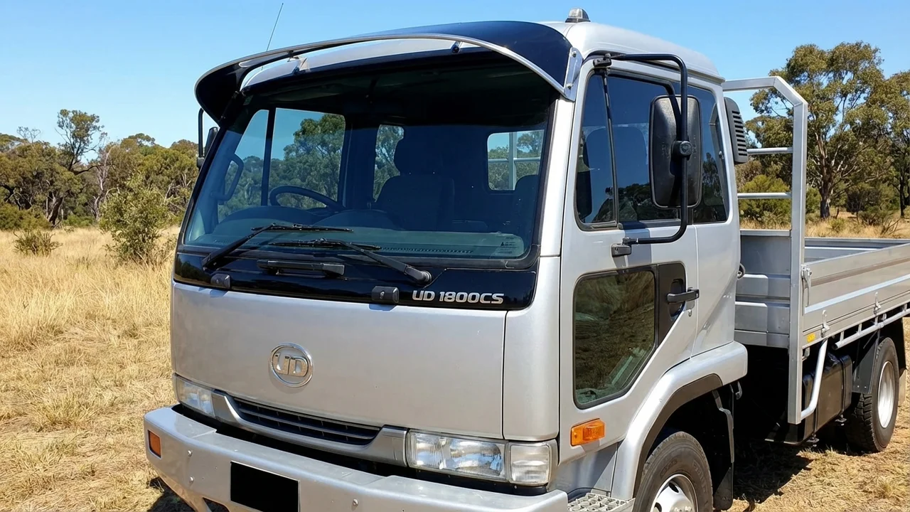 UD 428 Windscreen Sunvisor - 1