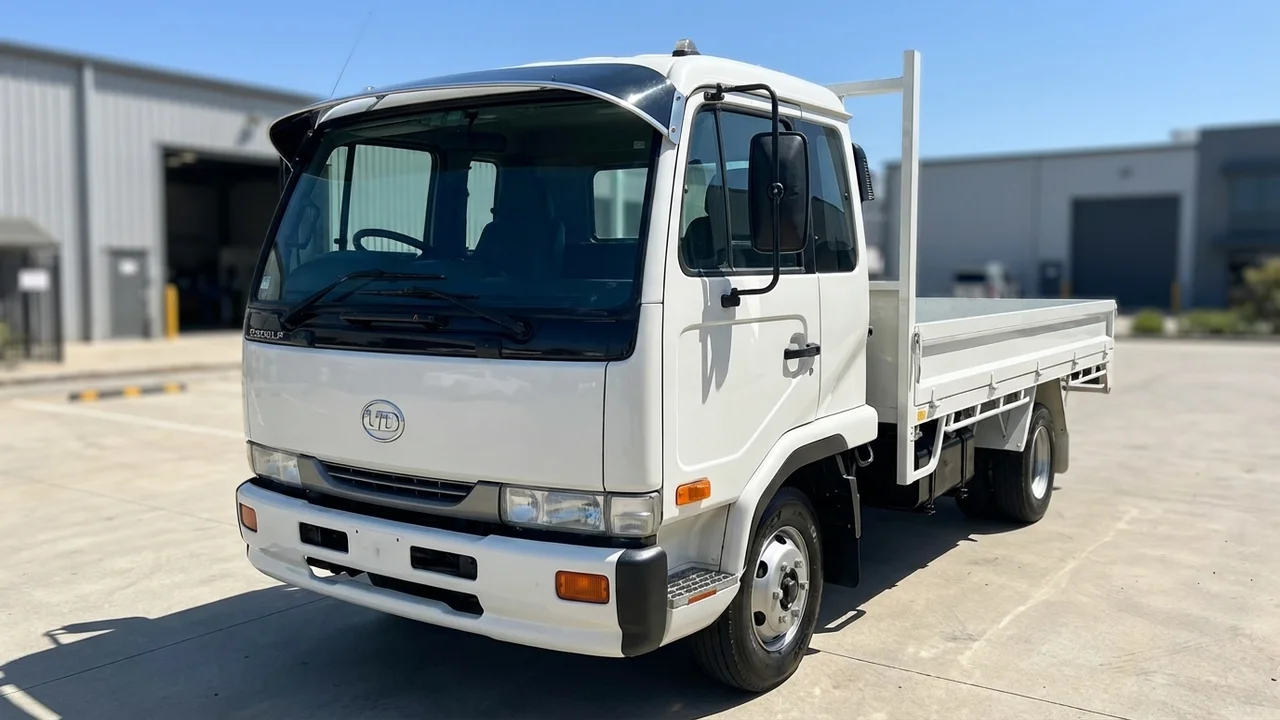 UD 428 Windscreen Sunvisor - 1