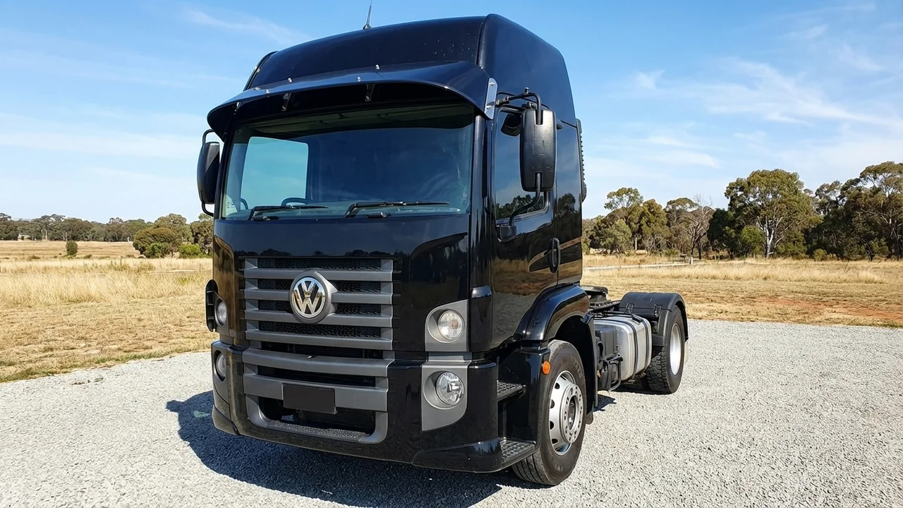 Volkswagen 428 Windscreen Sunvisor - 1