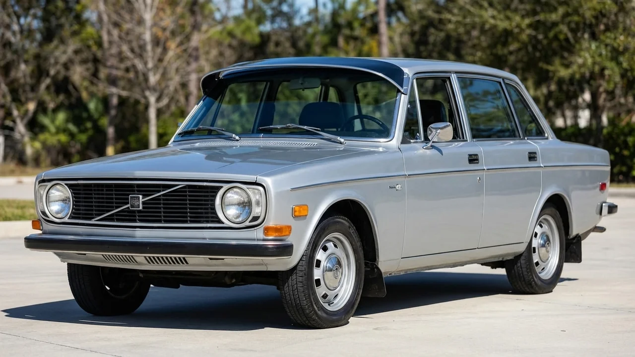 Volvo 428 Windscreen Sunvisor - 1