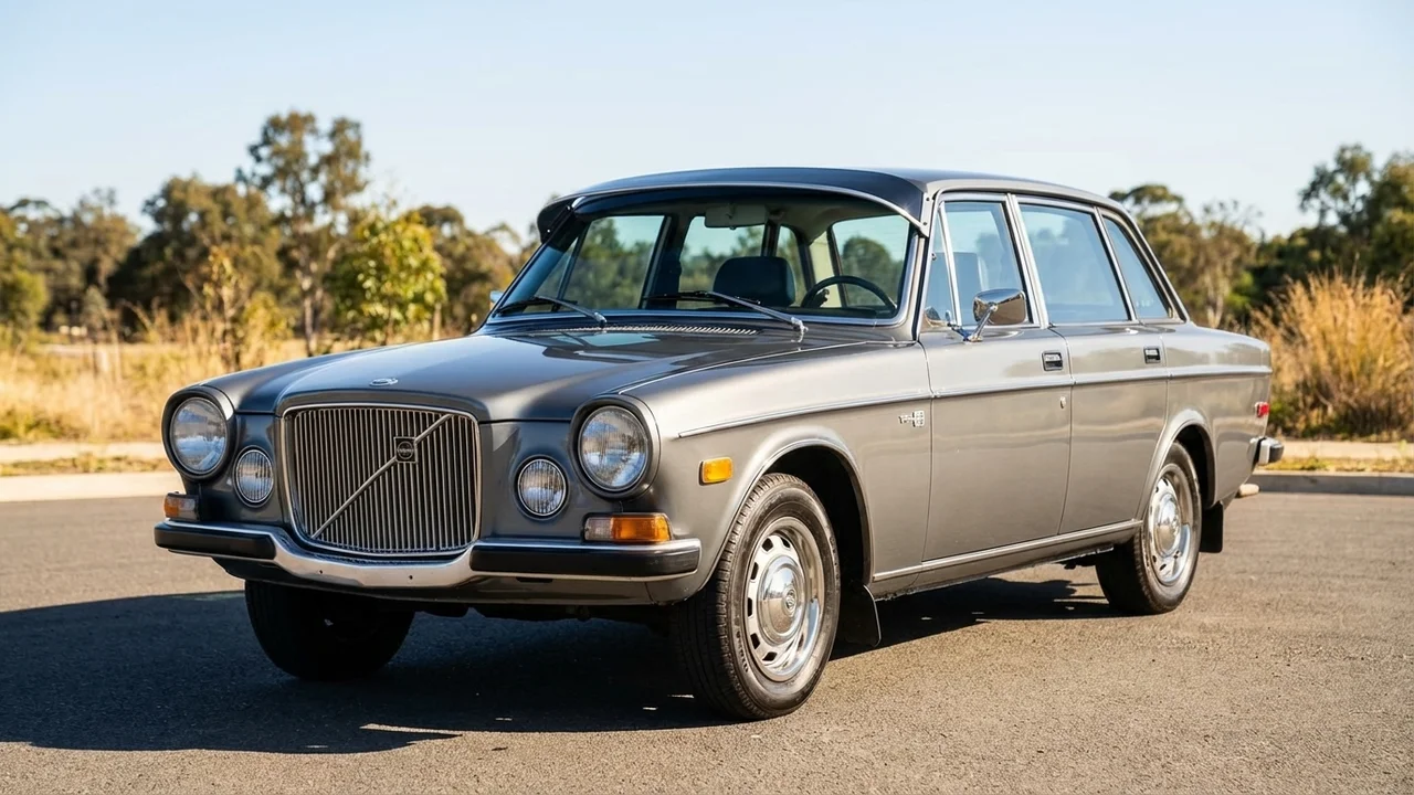 Volvo 428 Windscreen Sunvisor - 1