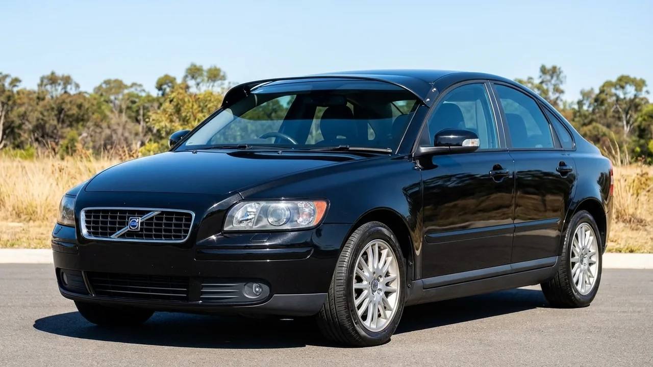 Volvo 428 Windscreen Sunvisor - 1