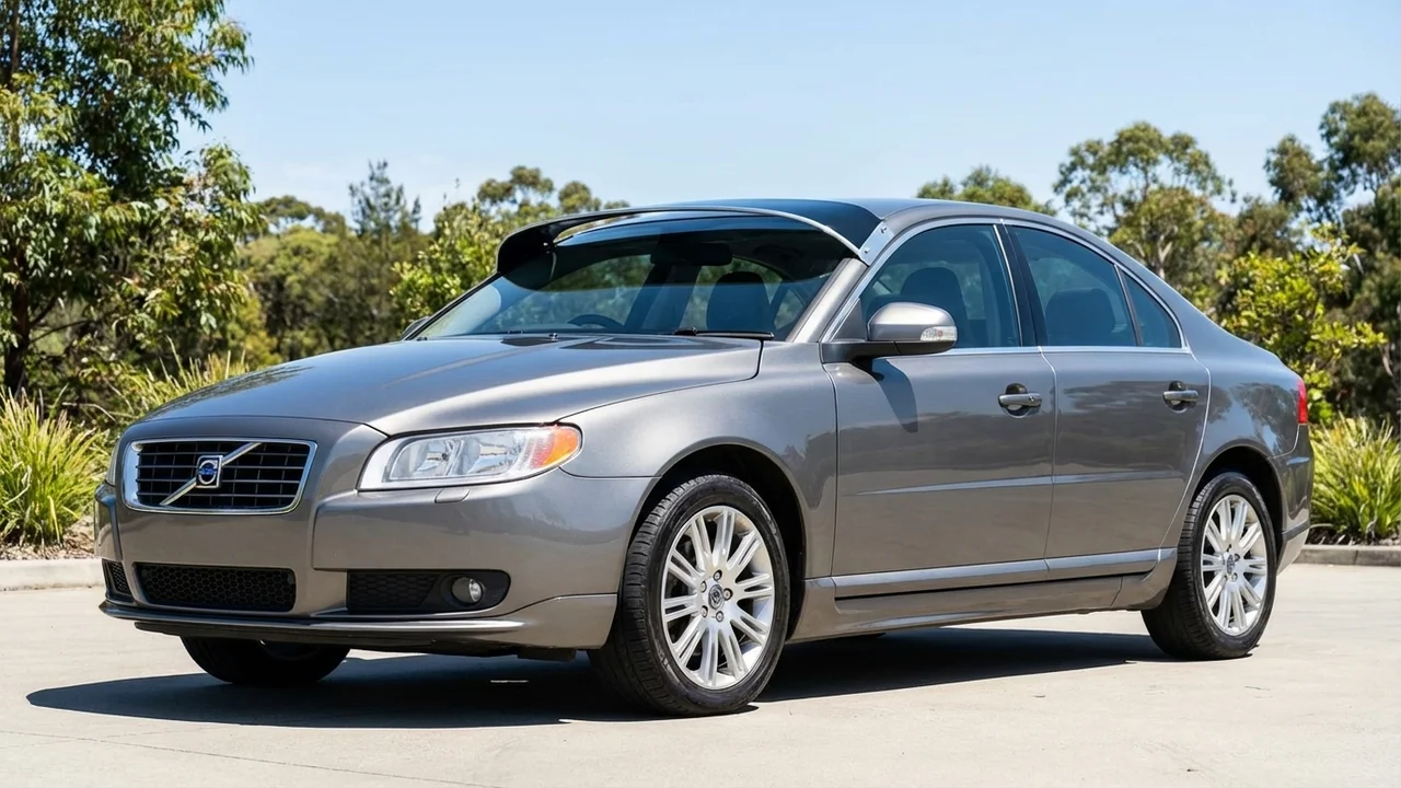 Volvo 428 Windscreen Sunvisor - 1