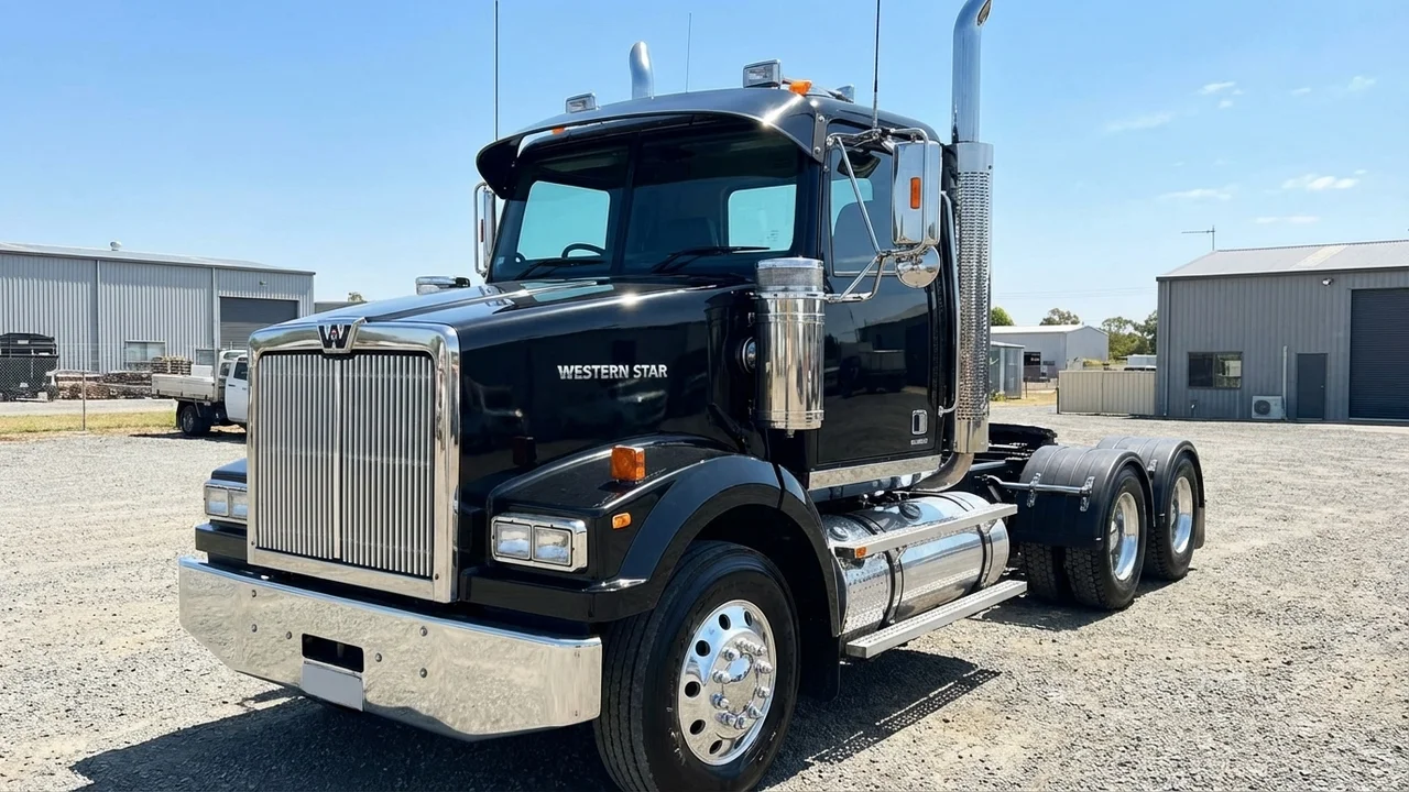 Western Star 428 Windscreen Sunvisor - 1