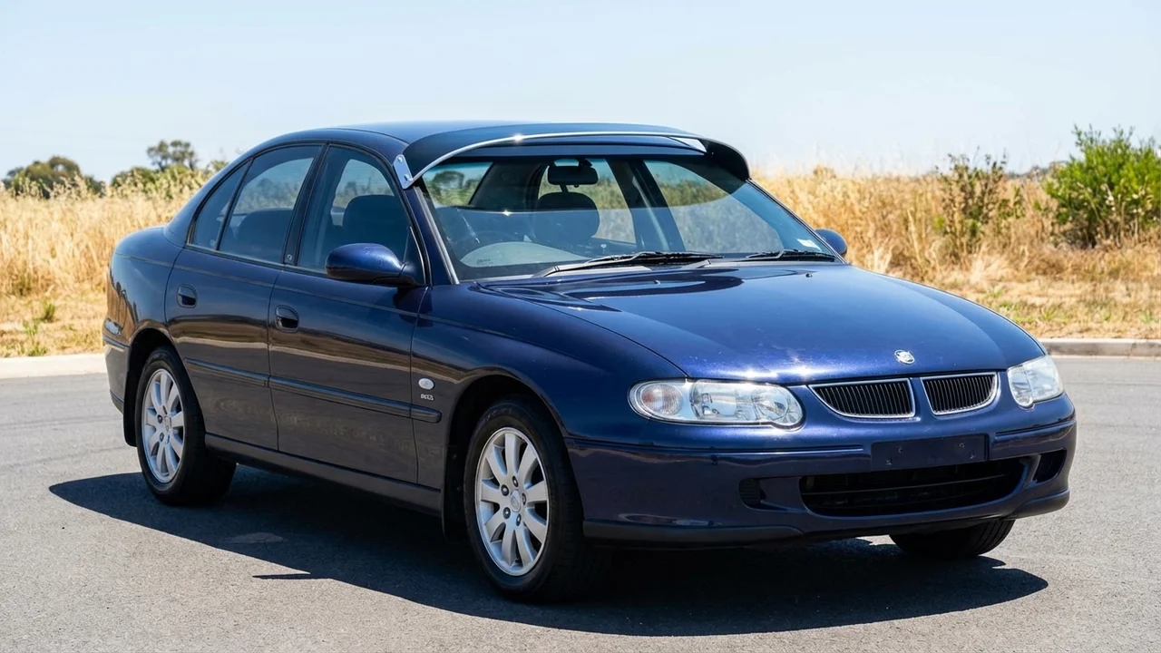 White 428 Windscreen Sunvisor - 1