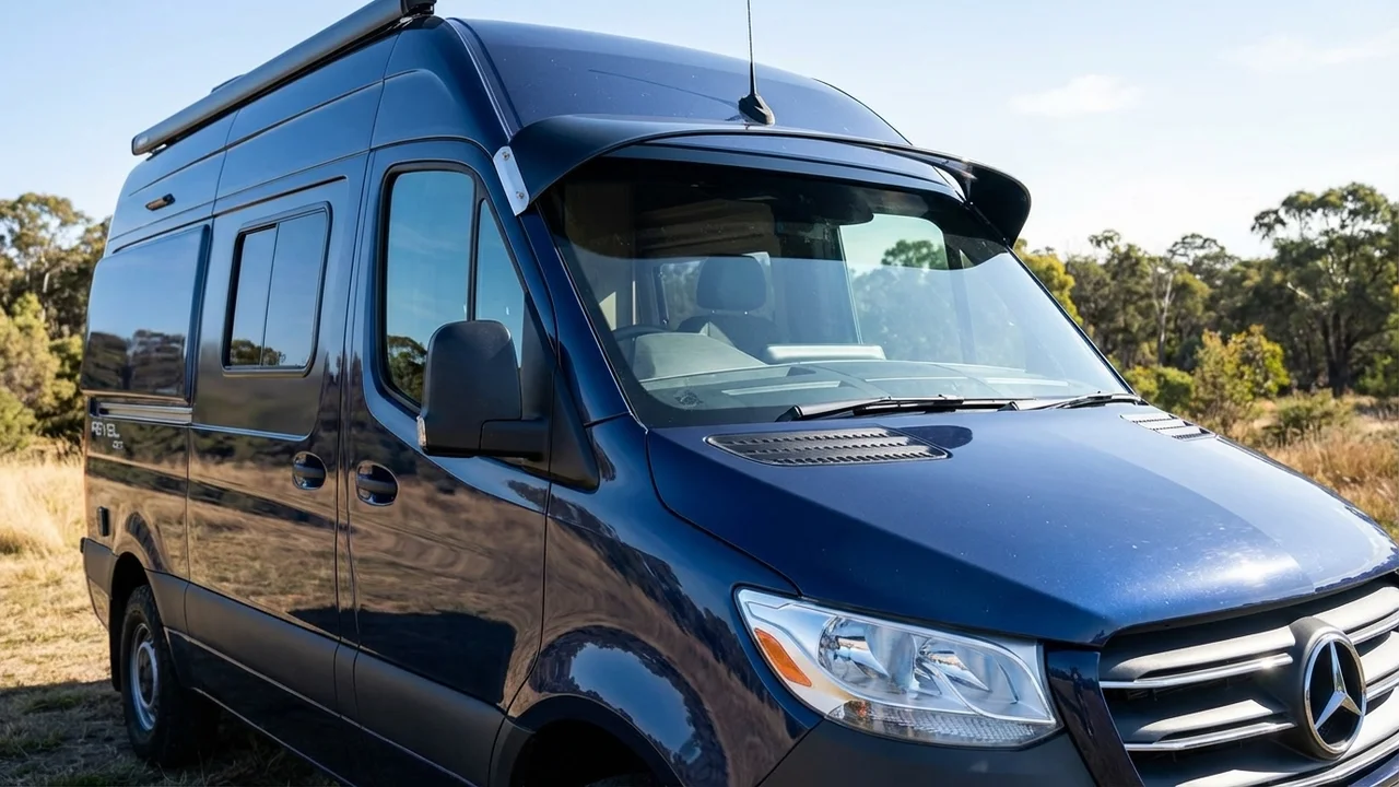 Winnebago 428 Windscreen Sunvisor - 1