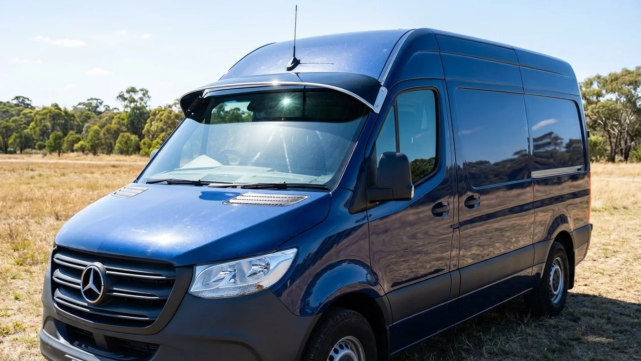 Workhorse 428 Windscreen Sunvisor - 1