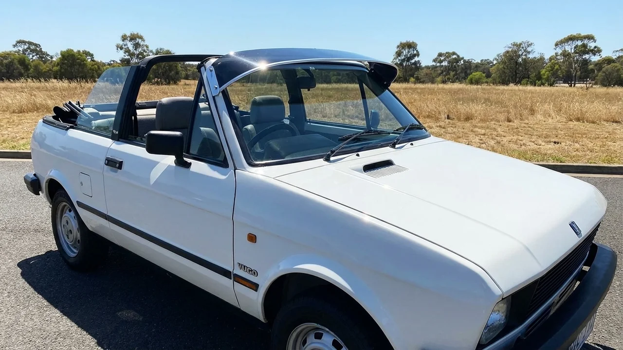 Yugo 428 Windscreen Sunvisor - 1