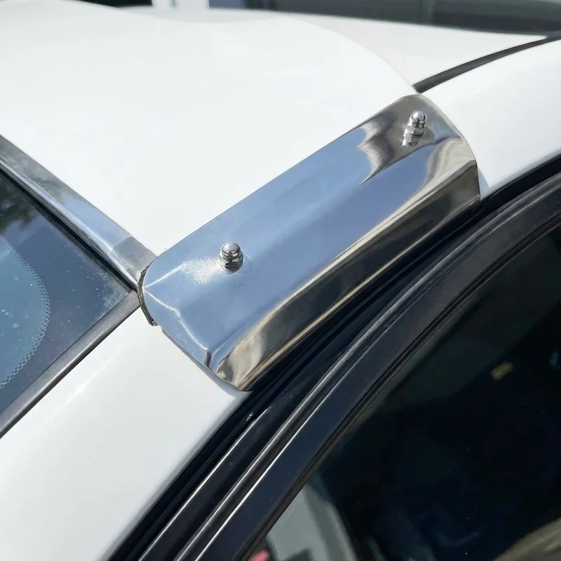 Zestaw uchwytów montażowych do osłony Aston Martin Lagonda Rapide (1961 - 1964) - 1