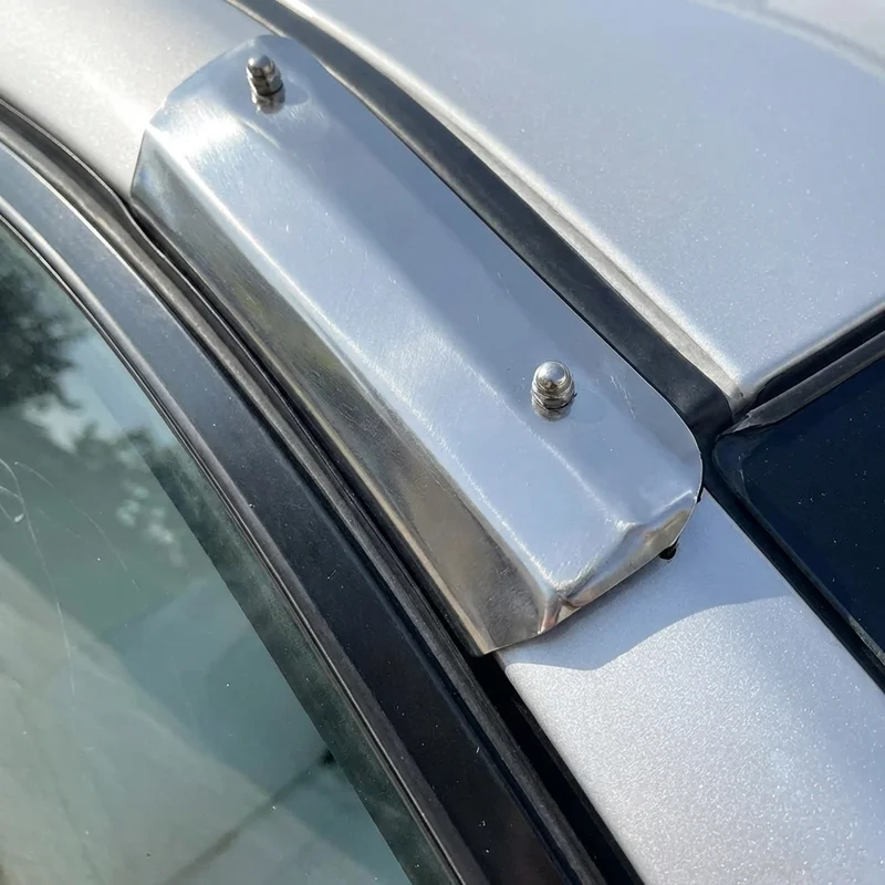 BMW M550i xDrive sada montážních držáků sluneční clony (2018 - 2023) - 1