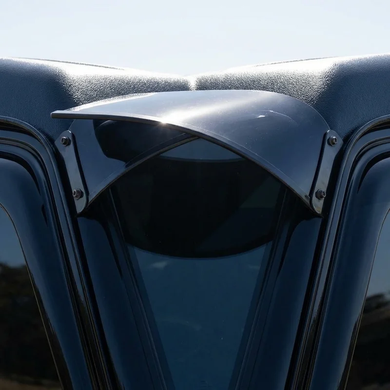 Chevrolet Captiva Sport Solid Acrylic Windscreen Sunvisor (2008 - 2015) - 1