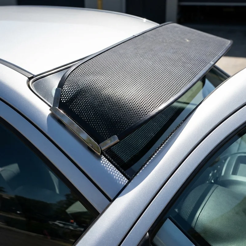 Chevrolet Cruze Mesh Windscreen Sunvisor (2010 - 2019) - 1