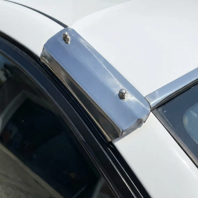 Kit de Suporte pra Viseira de Para-brisa Chevrolet Express Cargo (2010 - 2021) - 1