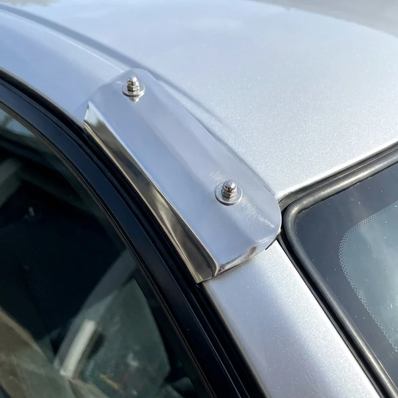 Zestaw uchwytów montażowych do osłony Chevrolet LCF 3500 (2016 - 2019) - 1