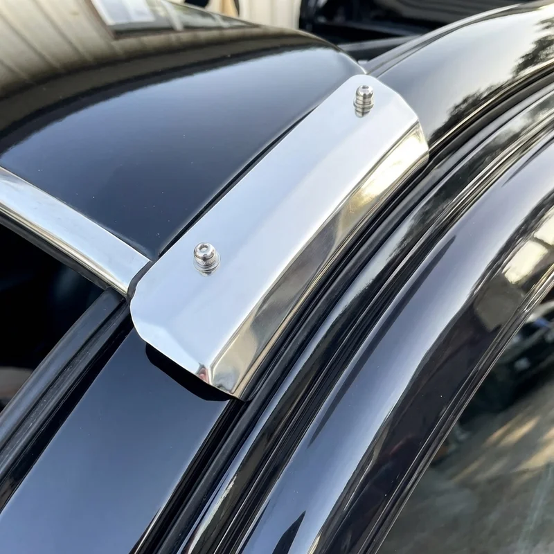 Chevrolet Silverado 2500 HD Classic Sunvisor Mounting Bracket Kit (2007 - 2007) - 1