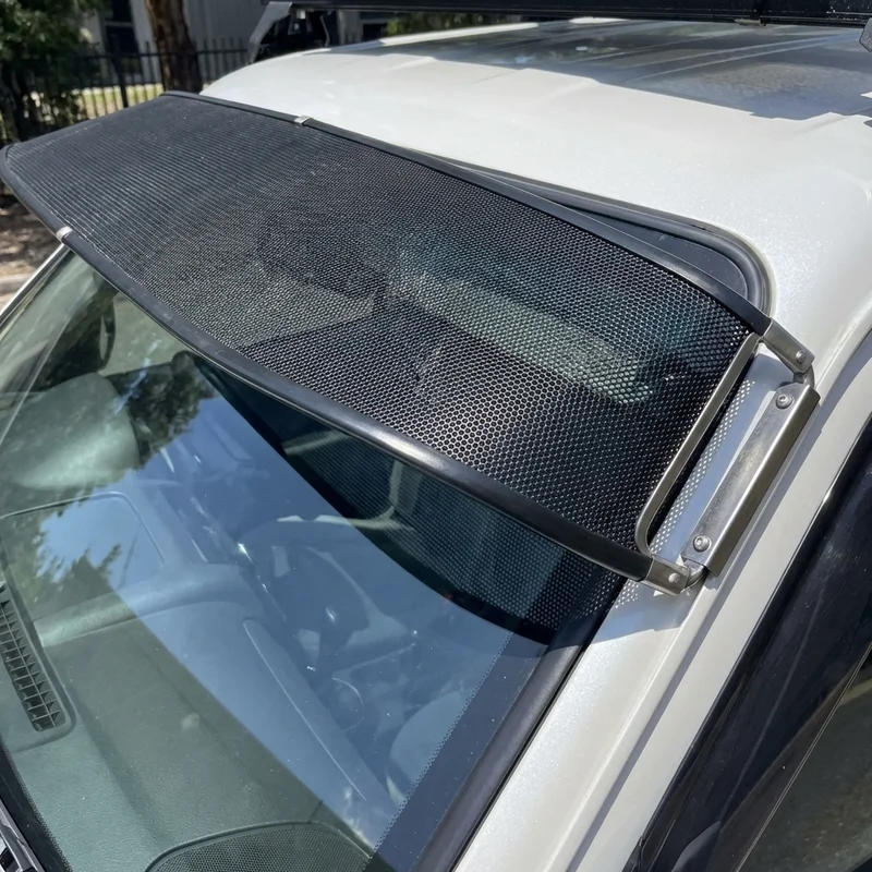 Siatkowa osłona na szybę Chevrolet SSR (2003 - 2006) - 1