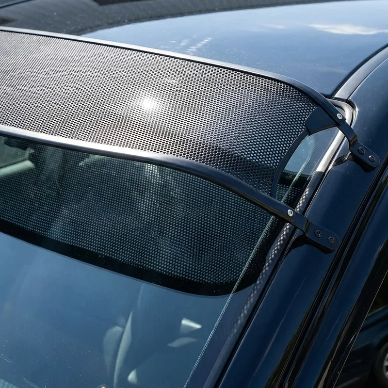 Chevrolet Suburban 2500 Mesh Windscreen Sunvisor (2000 - 2013) - 1