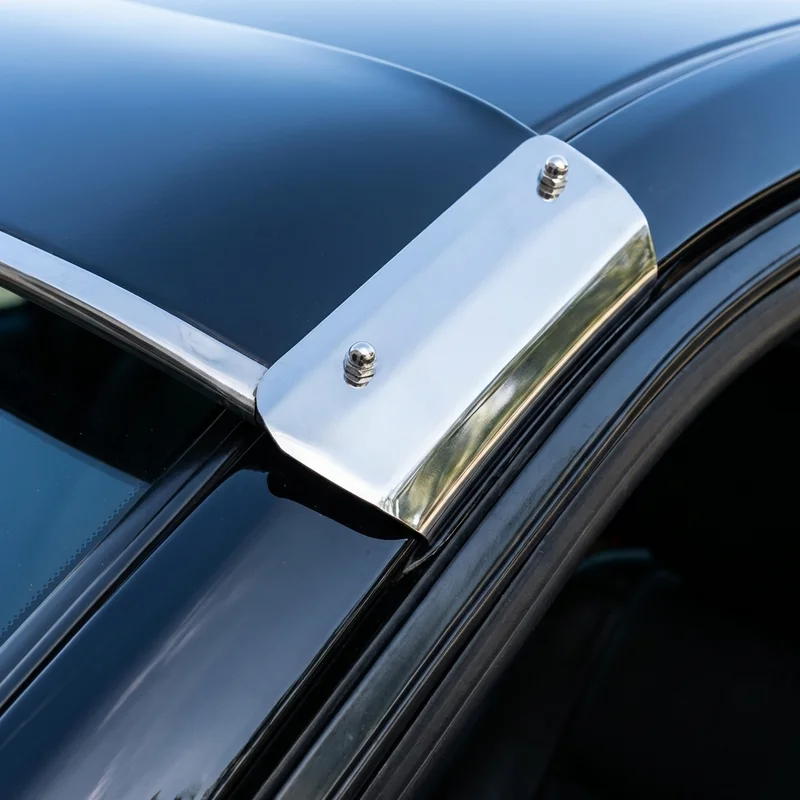 GMC K15/K1500 Suburban Halterungsset für Sonnenblende (1967 - 1974) - 1