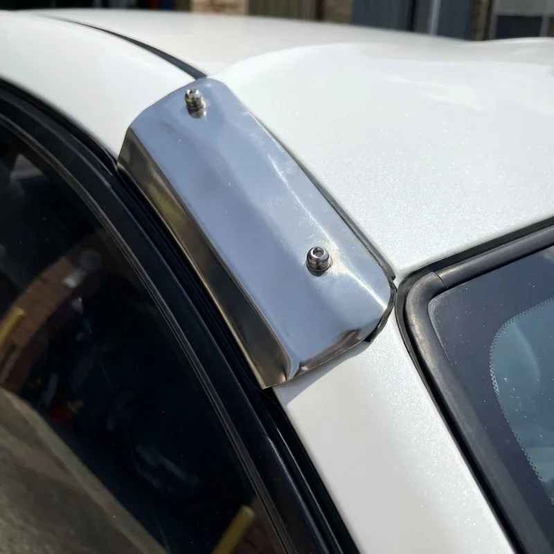 International 2675 Sunvisor Mounting Bracket Kit (1989 - 1989) - 1