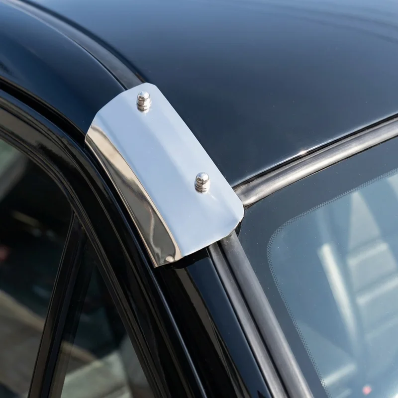 International 5900i Sunvisor Mounting Bracket Kit (2000 - 2017) - 1