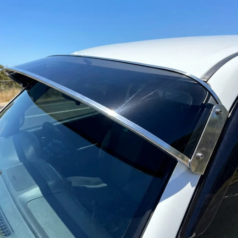 International TerraStar Solid Acrylic Windscreen Sunvisor (2010 - 2018) - 1