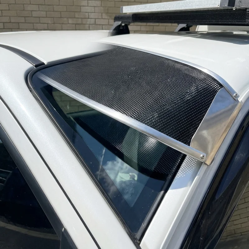 บังแดดกระจกหน้ารถแบบตาข่าย Isuzu Forward 1100 (2019 - 2020) - 1