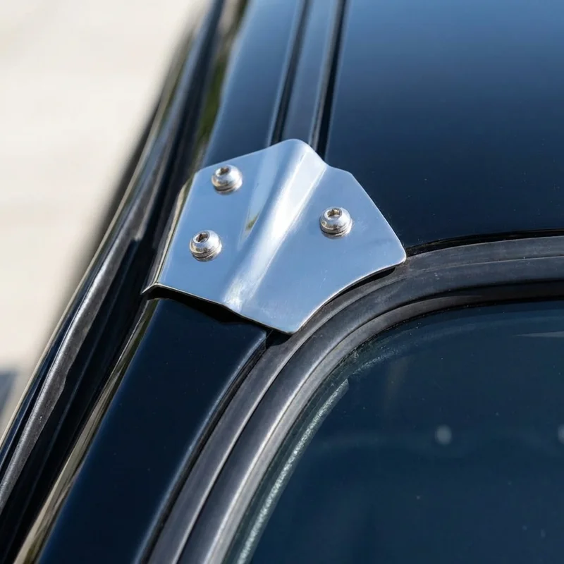 Isuzu HXR Sunvisor Mounting Bracket Kit (2006 - 2006) - 1