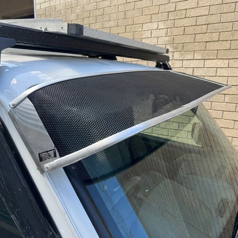 บังแดดกระจกหน้ารถแบบตาข่าย Isuzu Oasis (1996 - 1999) - 1