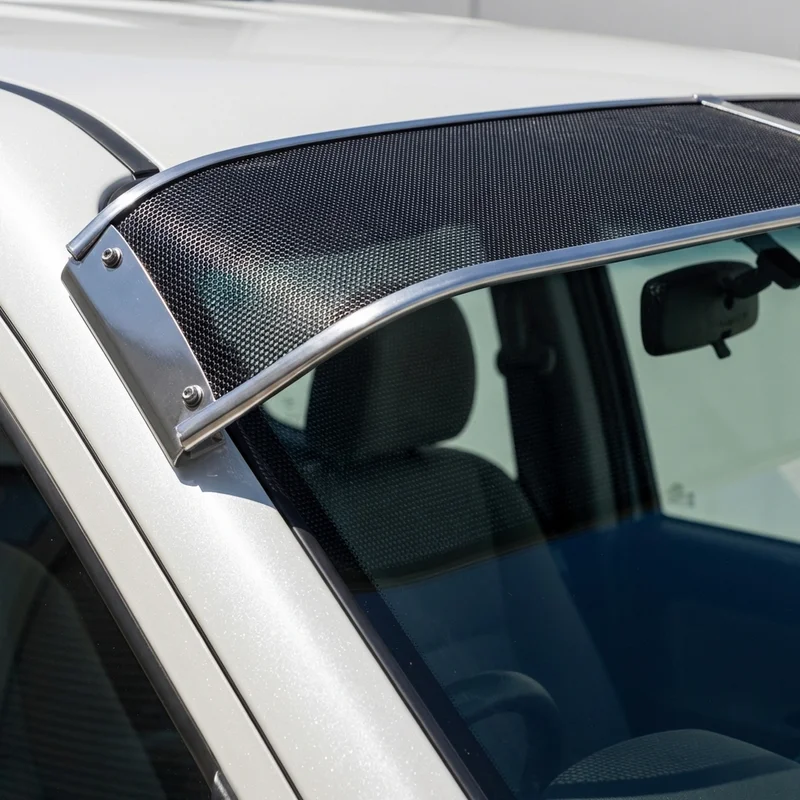 Isuzu Rodeo Sport Mesh Windscreen Sunvisor (2001 - 2003) - 1