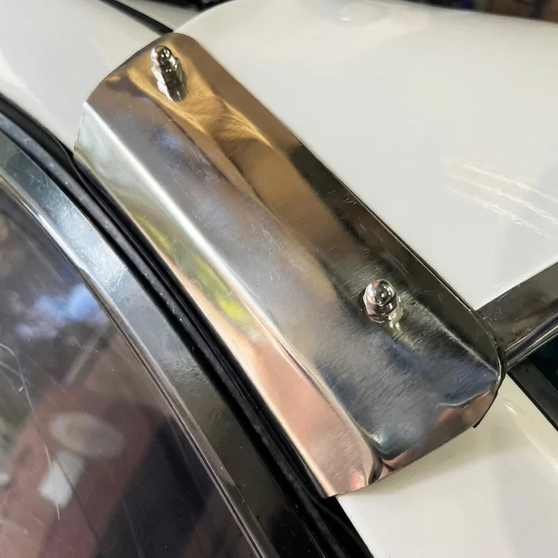 Land Rover Freelander Sunvisor Mounting Bracket Kit (1999 - 2006) - 1