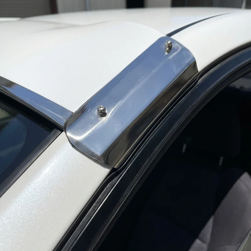 Land Rover LR3 Sunvisor Mounting Bracket Kit (2005 - 2009) - 1