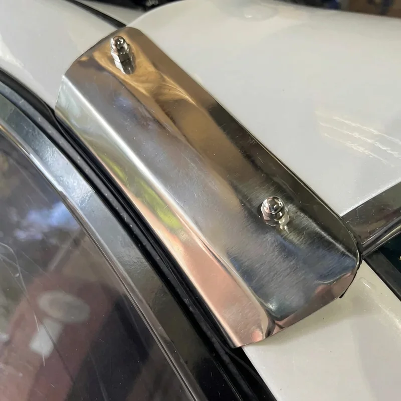 Maserati Spyder サンバイザー取付ブラケットキット (1986 - 2006) - 1