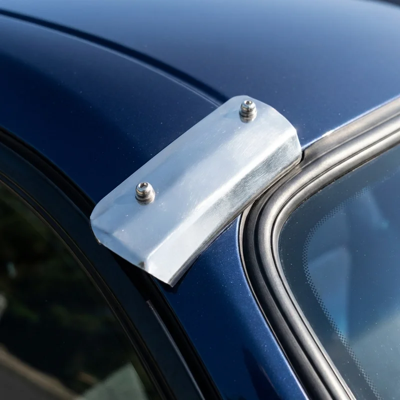 Nissan 210 Sonnenblenden-Halterungsset (1979 - 1982) - 1