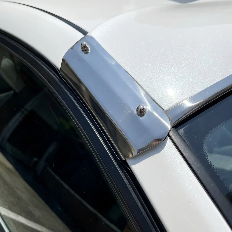 Rivian R1S skydelio tvirtinimo kronšteinų rinkinys (2022 - 2025) - 1