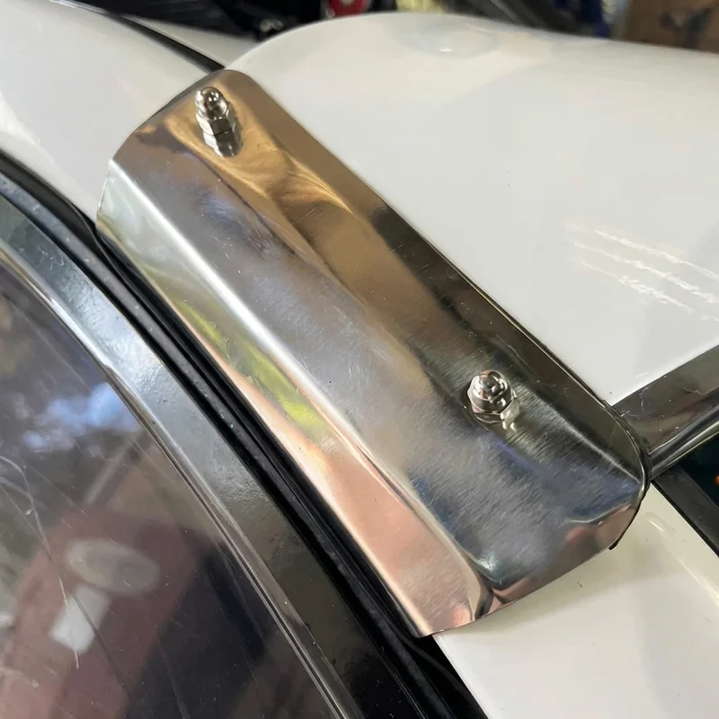 Suzuki SA310 skydelio tvirtinimo kronšteinų rinkinys (1985 - 1985) - 1